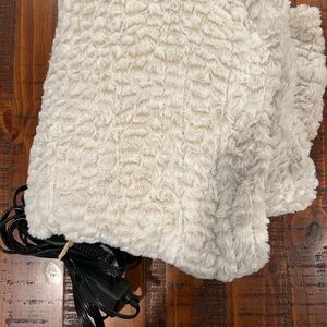 Brookstone Soft Cream Electric Throw
